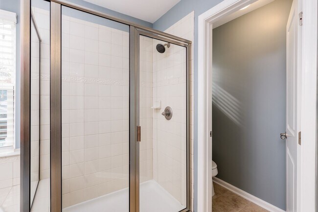 Building Photo - Spacious Home in Williamsburg - WASHINGTON RIDGE