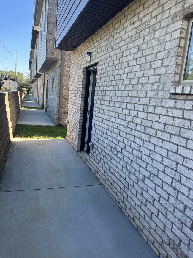 Building Photo - Anderson Avenue Townhomes