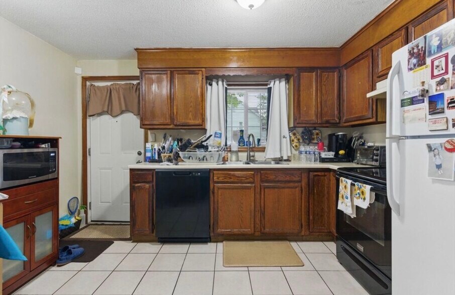 Building Photo - 82 Cherrelyn St