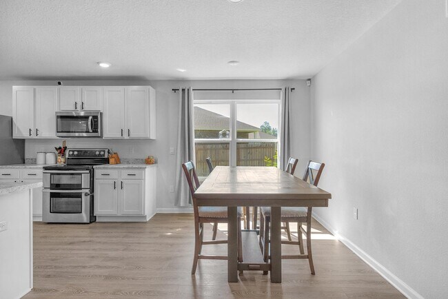 Building Photo - 6537 Torrey Pnes Trce