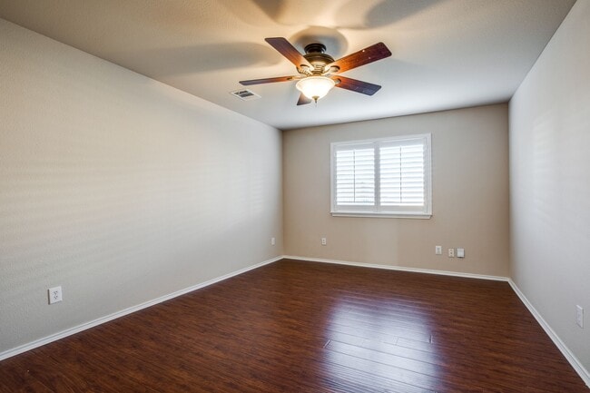 Building Photo - 4 Bedroom/2.5 Bath Wildhorse Subdivision
