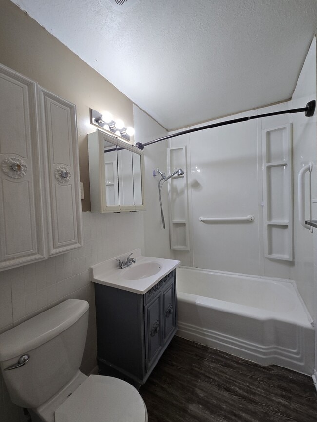 Building Photo - 902 N Colorado St