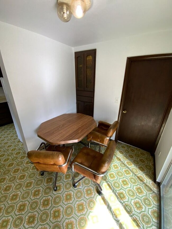 Building Photo - AVAILABLE NOW!!! Tacoma 2bdr 1 bath house w/ 2 car garage