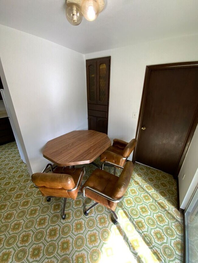 Building Photo - Tacoma 2bdr 1 bath house w/ 2 car garage