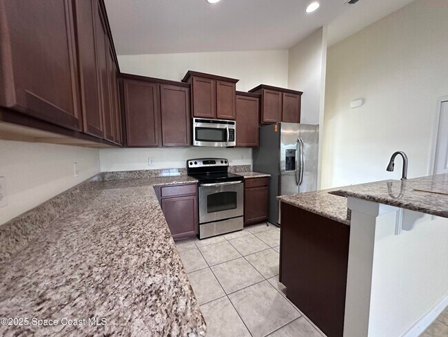 Building Photo - 1526 Litchfield Dr