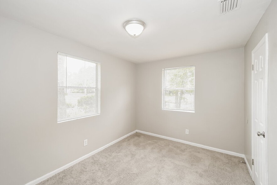 Building Photo - 2240 Grand St