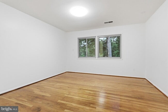 Building Photo - 8804 Mansion Farm Pl