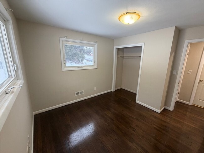 Building Photo - 17 Dover Dr