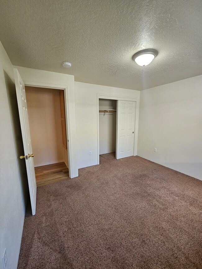 Building Photo - 1345