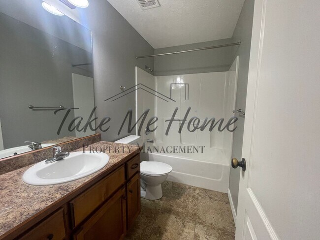 Building Photo - Modern 4-Bed, 2-Bath Home for Rent in Republic – 3-Car Garage & Private Fenced Yard