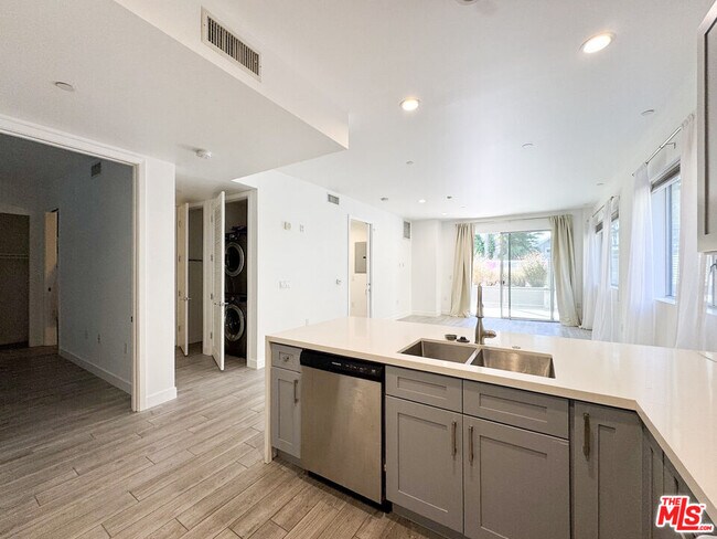 Building Photo - 6001 Carlton Way