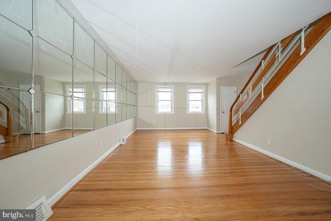 Building Photo - 130 Ivy Ct