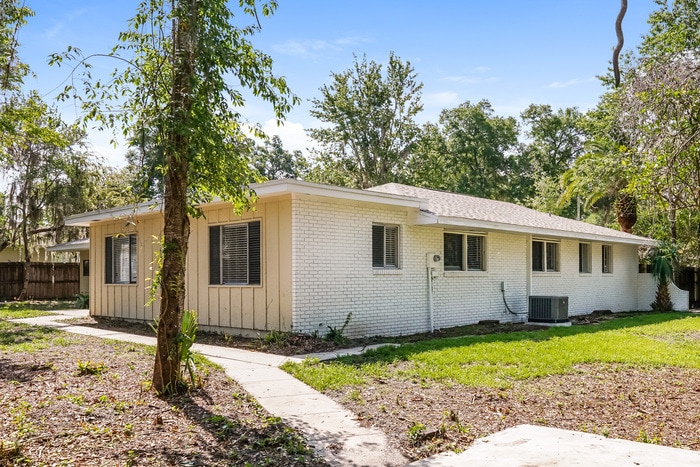 Building Photo - 916 Northern Oaks Terrace