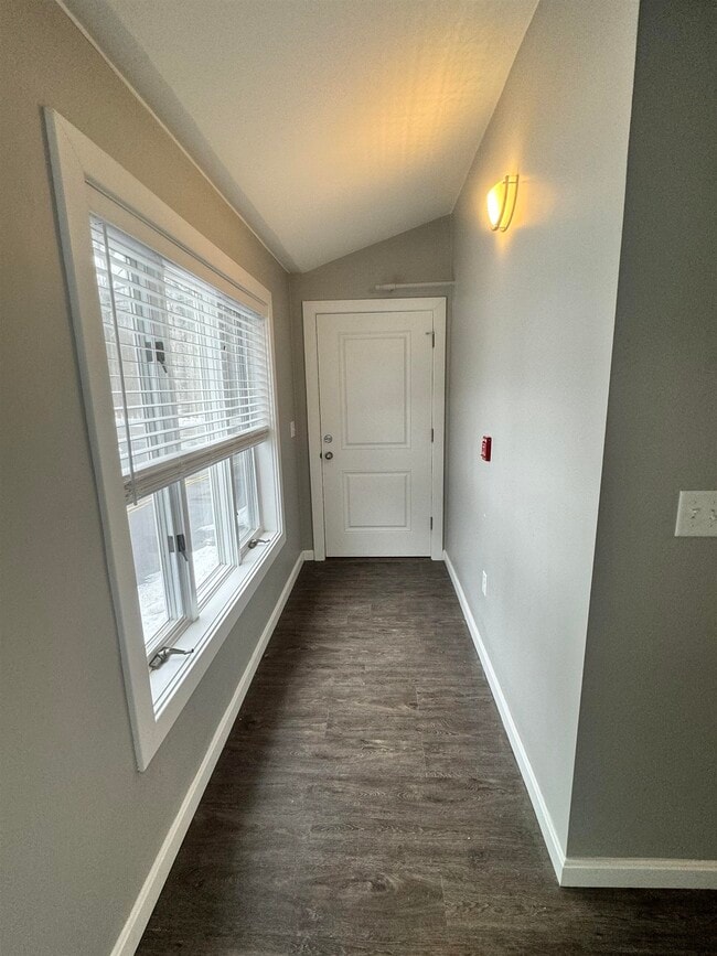 Building Photo - 9 Monarch Wy