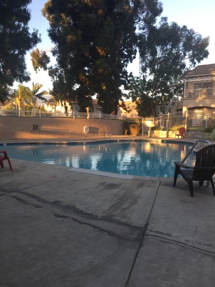 Swimming pool - 2410 N Towne Ave