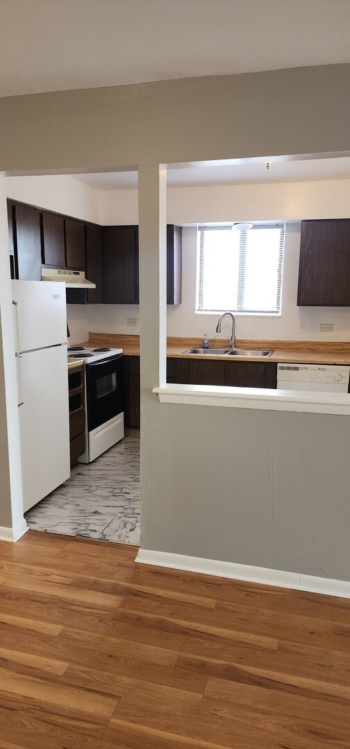 Building Photo - 4561 Heartland Dr