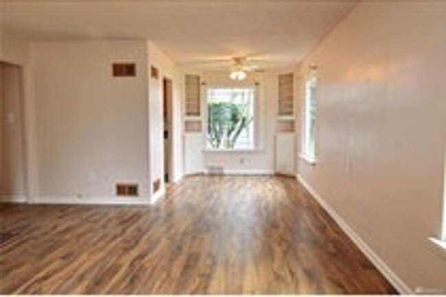 Building Photo - 2bd/1ba House in South End Tacoma