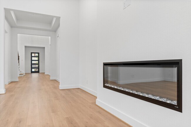 Building Photo - 26915 Longwood Ledge Ln