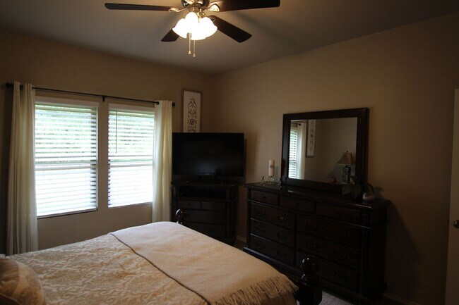 Building Photo - Cozy 4 Bedroom2 Bath Home in West Tyler!