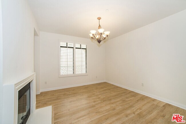 Building Photo - 5625 Crescent Park W