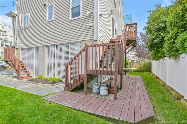 Building Photo - 25 Penfield Pl