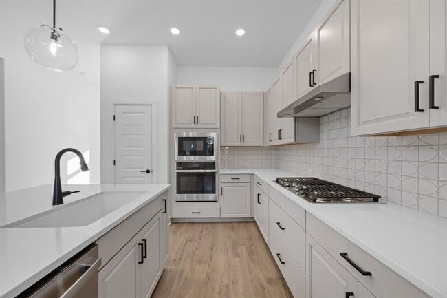 Building Photo - 5902 Rangeland Rd