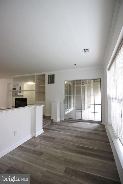Building Photo - 1100 Quaker Hill Dr