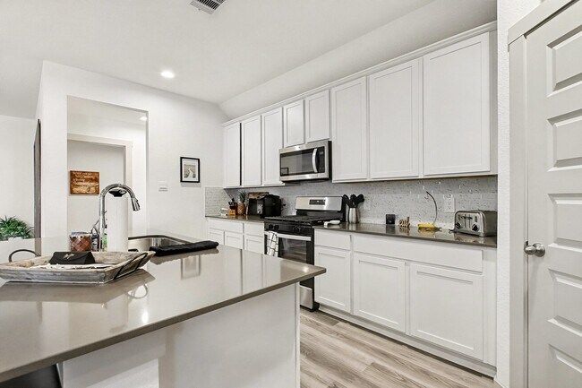 Building Photo - 3839 Hordley Ter Trl