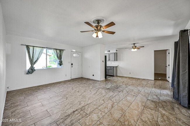 Building Photo - 2610 E Obregon St