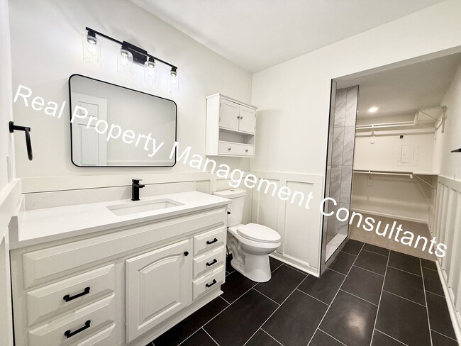 Building Photo - 4 Bed 2 Bath Prairie Village ranch style home!