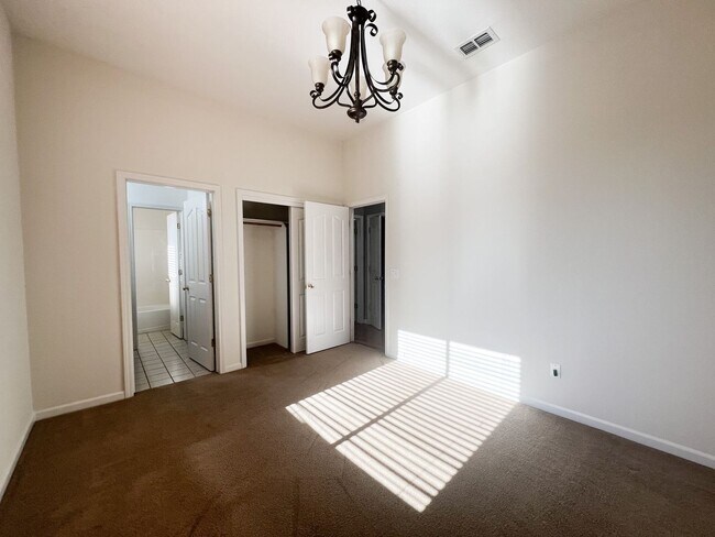 Building Photo - Spacious Single Story Three Bedroom Home