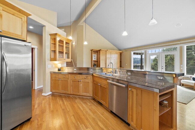 Building Photo - Beautiful, Spacious, Damascus Home with Incredible Views