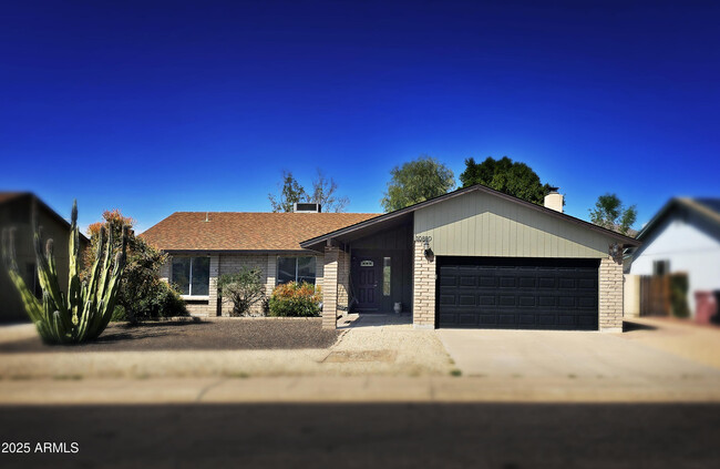 Primary Photo - 10880 E Sahuaro Dr