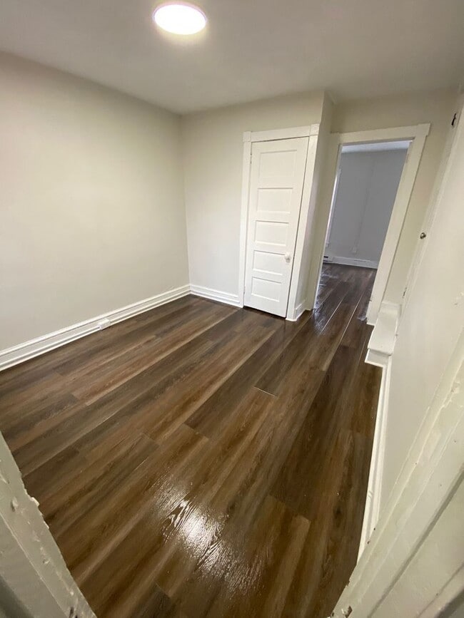 Building Photo - Cozy Five bedroom house...