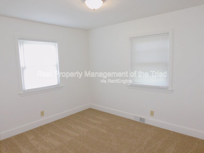 Building Photo - 3908 Lacy Ave