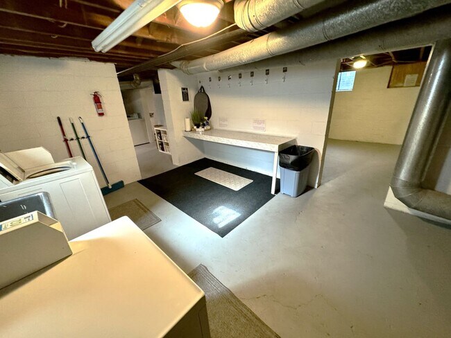 Building Photo - 1224 King Ave