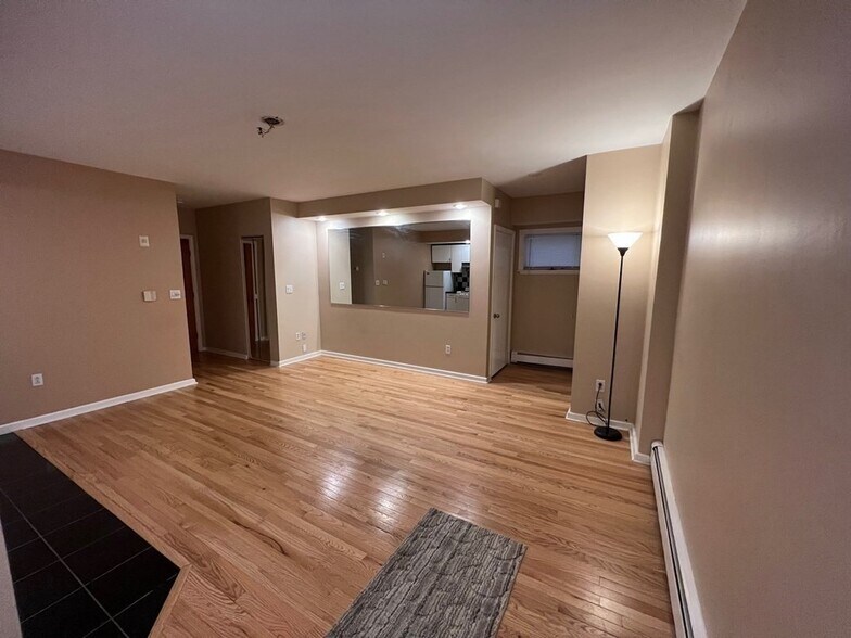 Building Photo - 373 Dorchester St