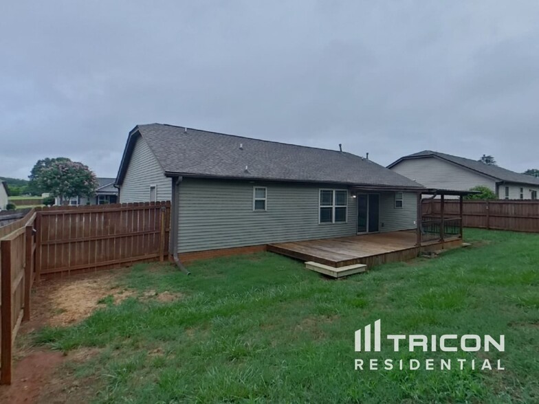 Building Photo - 205 Terilyn Ct