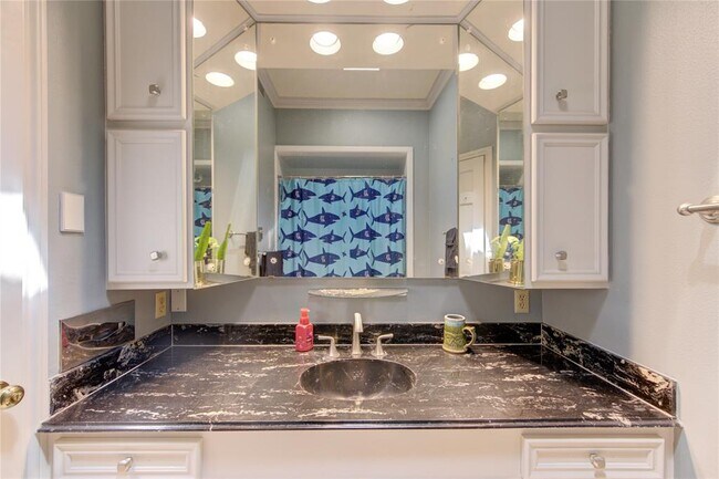 Building Photo - 7530 Del Monte Dr