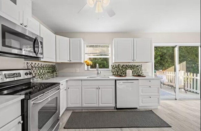 Building Photo - 2715 Lee St