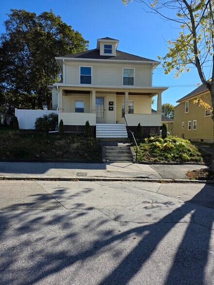 Building Photo - 33 Lodge St