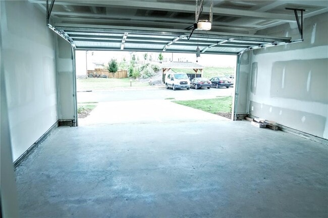 Building Photo - 79 Pineview Dr