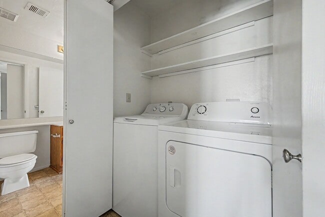 Building Photo - 930 N Mesa Dr
