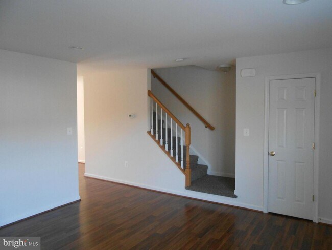 Building Photo - 209 Eastside Ln
