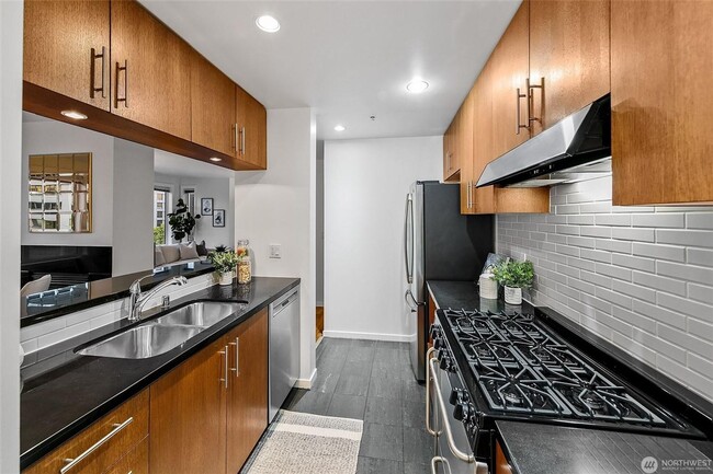 Building Photo - 2bd/2ba Seattle Condo