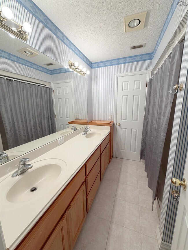 Building Photo - 4506 Hollow Ridge Dr