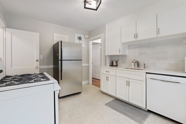 Building Photo - 54 Edgecliff Rd