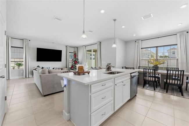 Building Photo - 14031 Crimson Ave