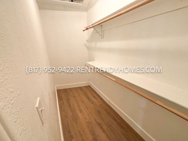 Building Photo - 10302 Davilla Ave