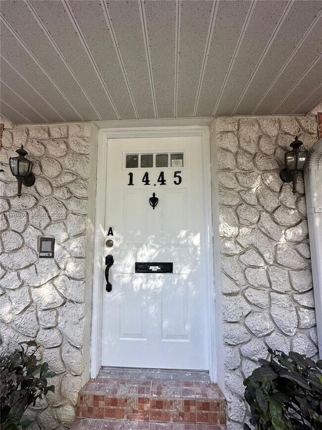 Building Photo - 1445 Grant St